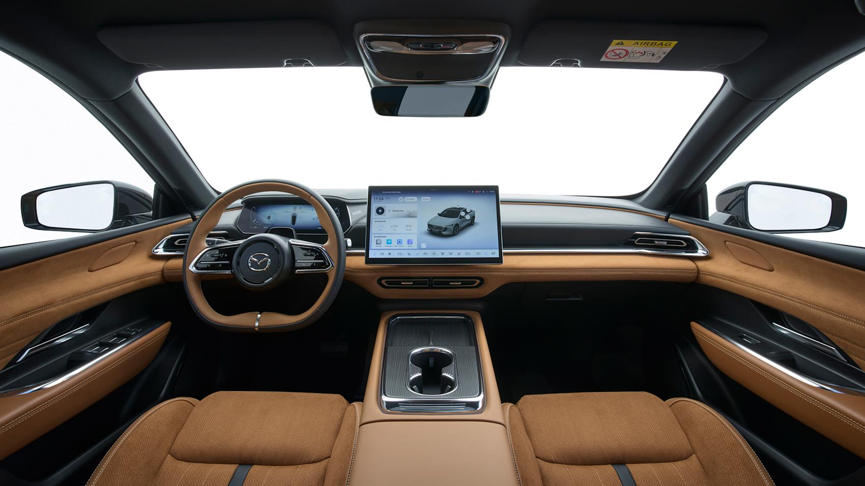 Nästan allt styrs från skärmen. (Foto: Mazda)