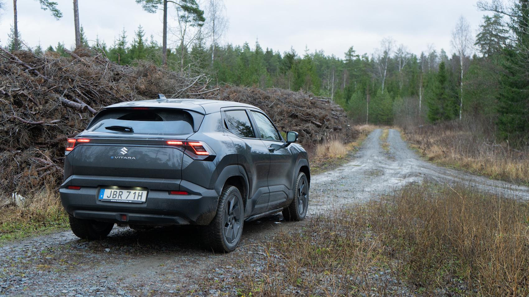 Suzuki eVitara gör sig bra som bland annat jaktbil. (Foto: Marcus Berggren)