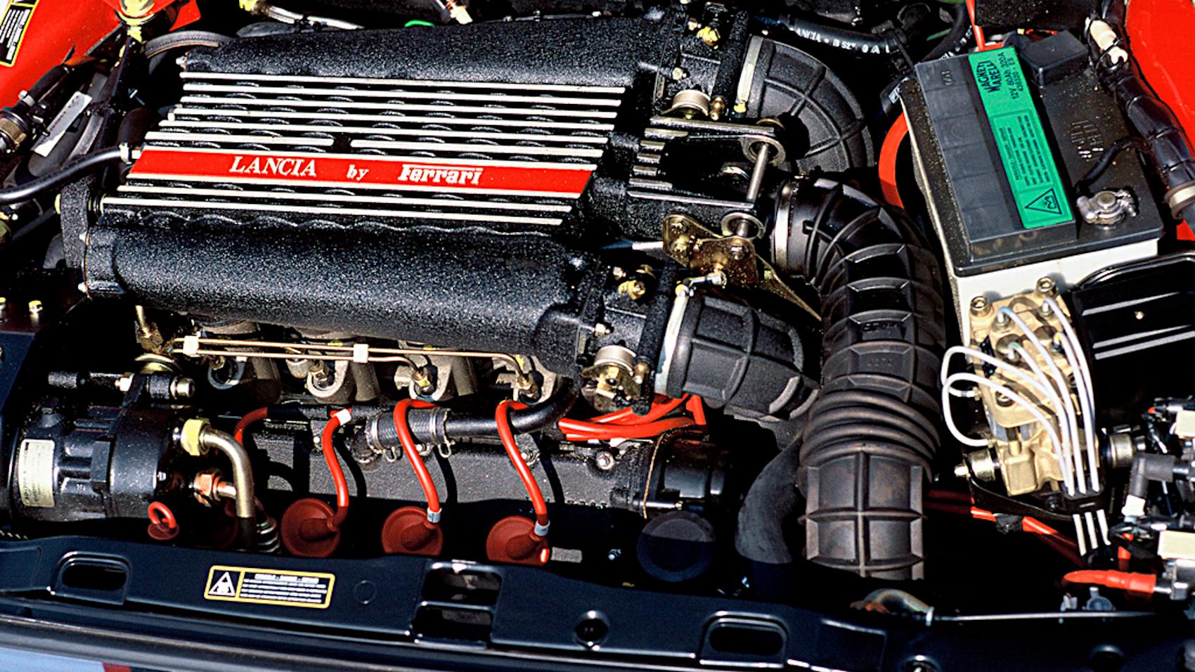 Under huven kunde man få en V8. (Foto: Lancia)