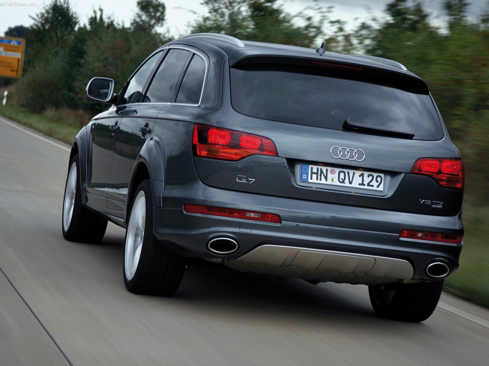 Q7 V12 TDI räds inte motorvägen. (Foto: Audi)