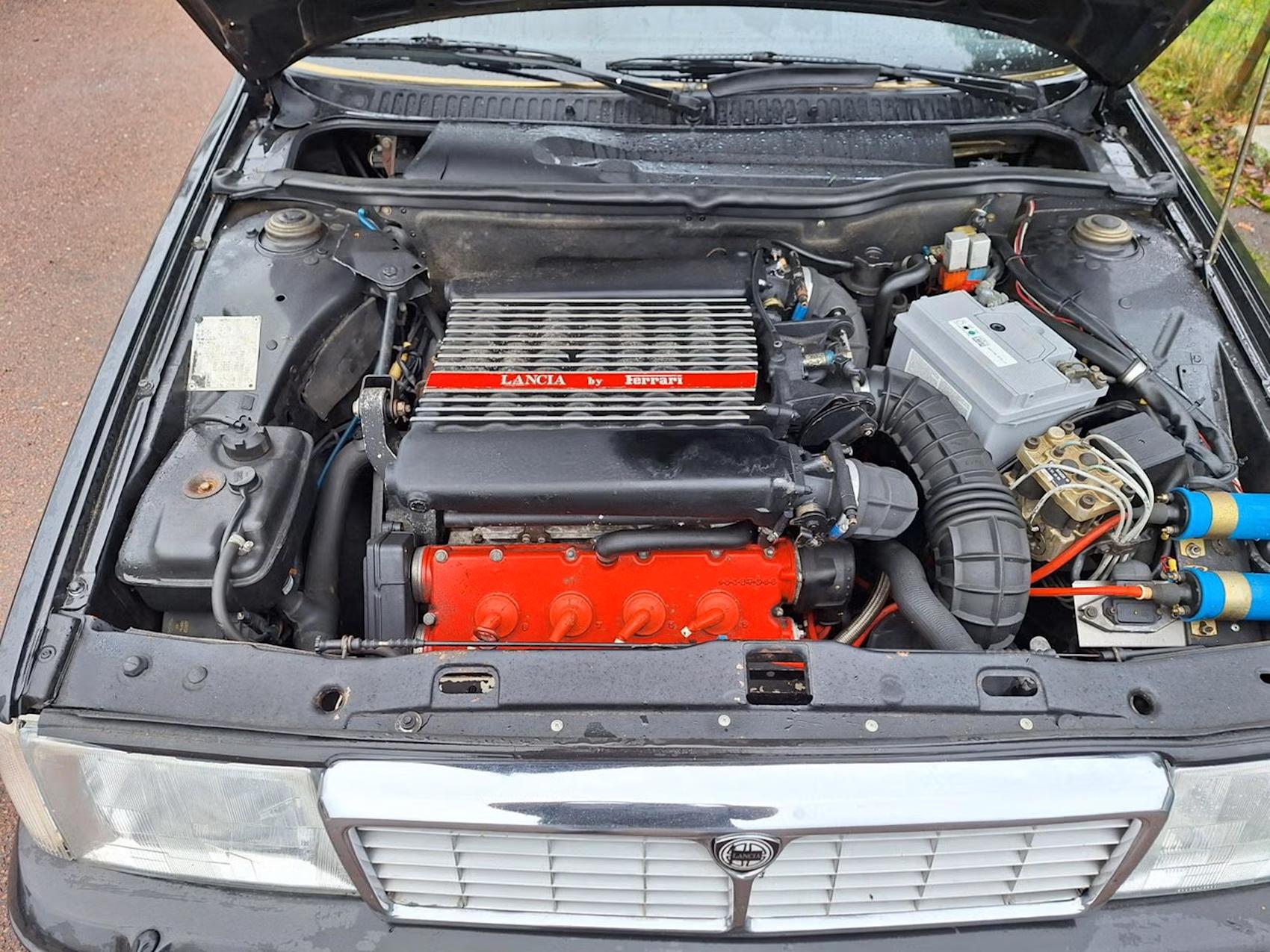 En bil med en Ferrari-V8 blir genast mer intressant. (Foto: Blocket)