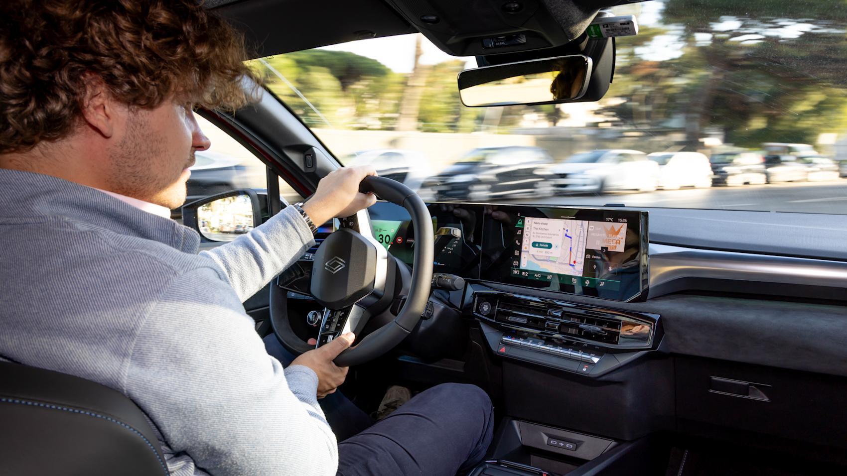 Clio ger sig rakt in i hjärtat av segmentet. (Foto: Renault)