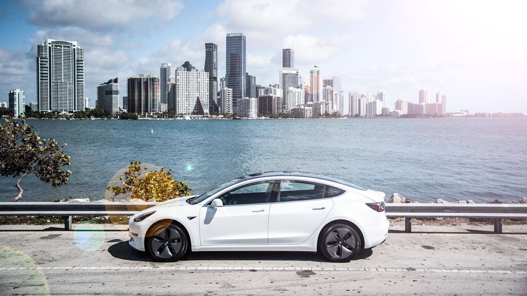 Tesla Model 3 är en vanlig syn på vägarna. (Foto: Marcus Berggren)