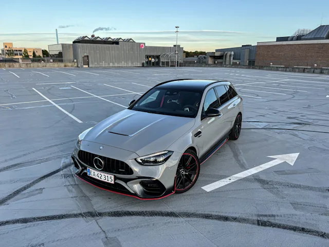 Test: Mercedes-AMG C 63 S E Performance är svår att tycka om