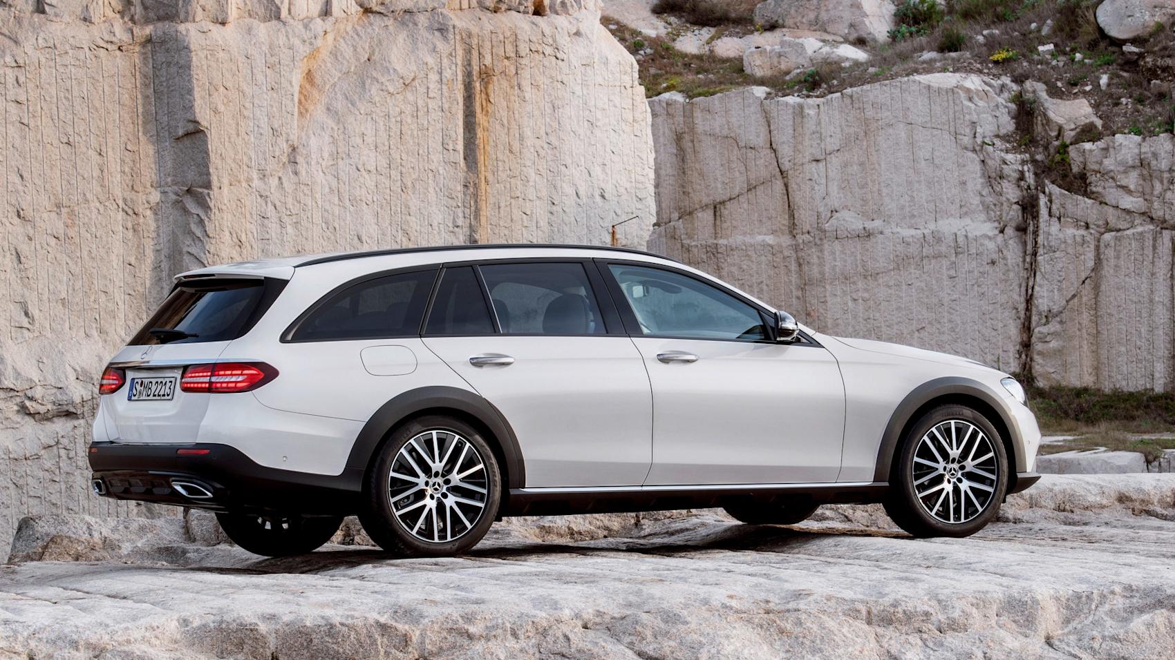 E-klass All-Terrain är den lyxigare av de två bilarna. (Foto: Mercedes-Benz)