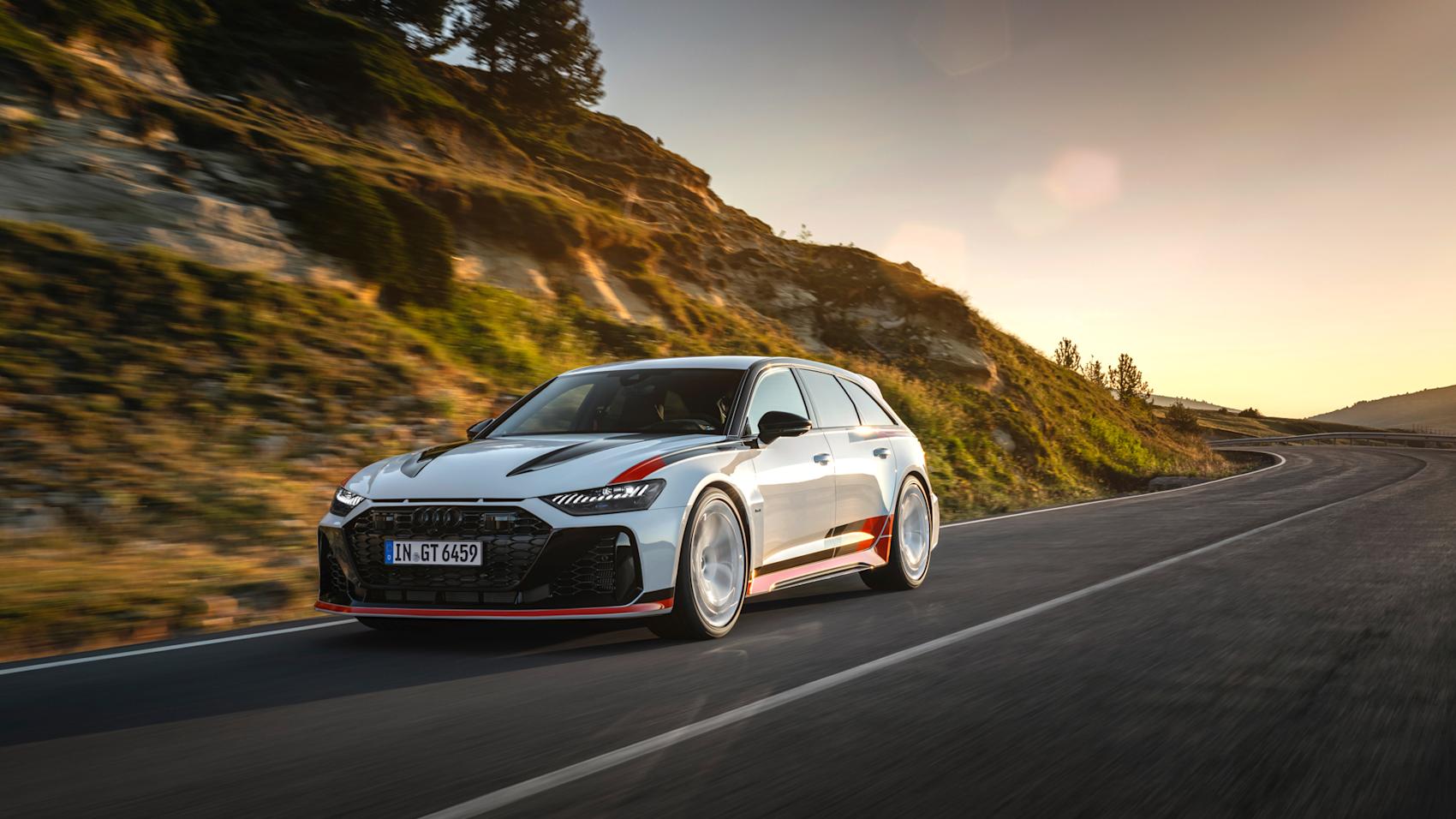 RS 6 GT briljerar på landsväg. (Foto: Audi)