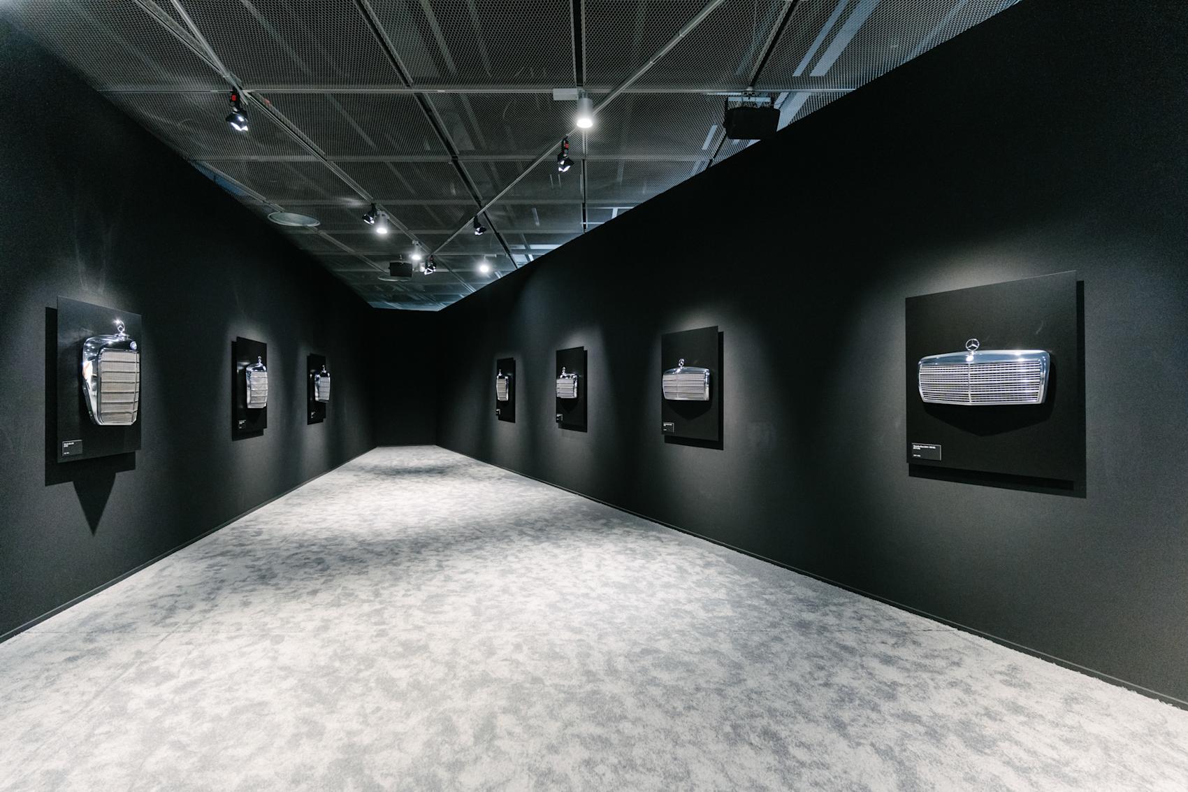 På Mercedes museum i Stuttgart fick vi se utvecklingen av märkets grillar. (Foto: Mercedes-Benz)