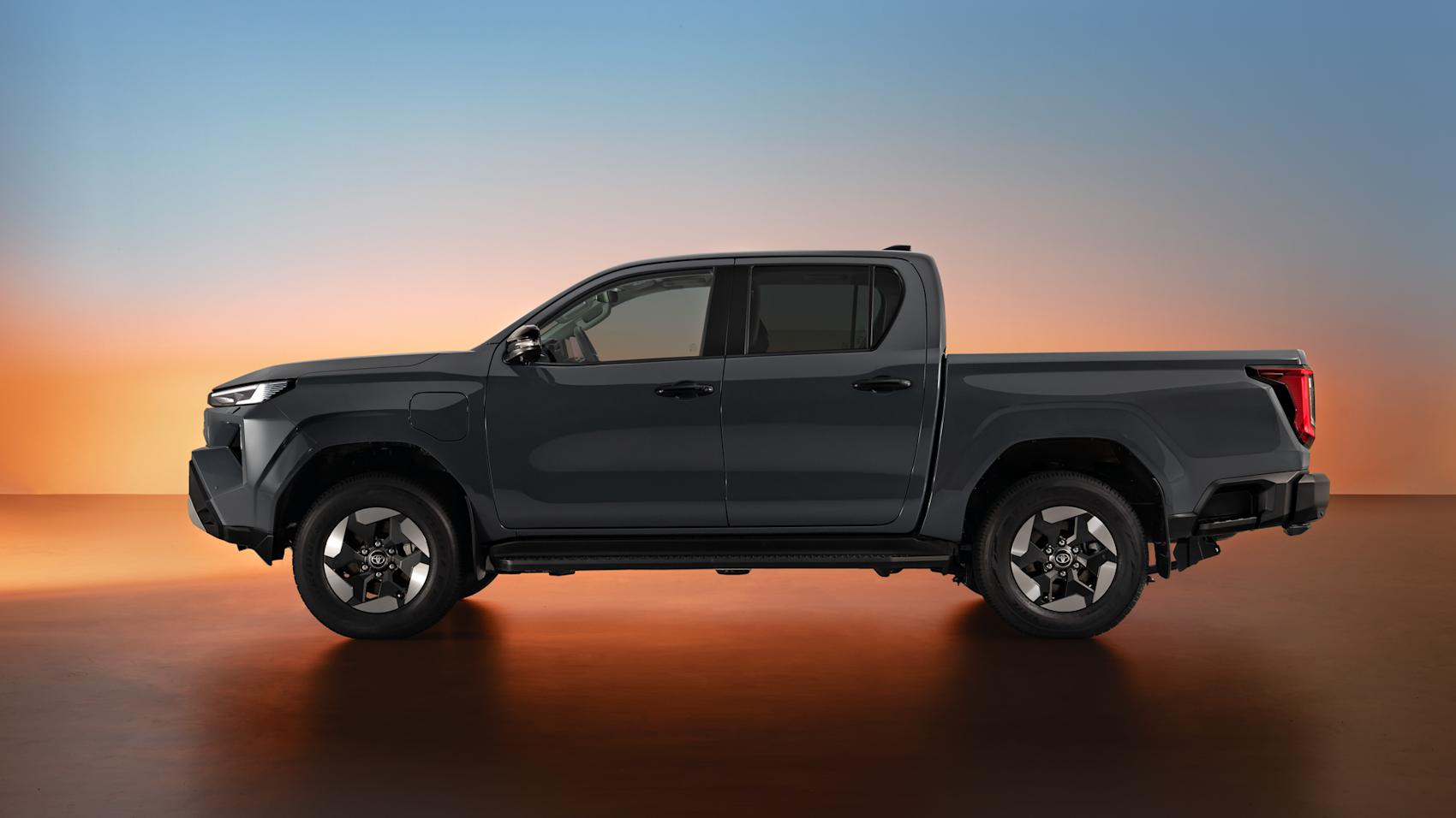 Nya Hilux kommer sedvanligen att erbjudas med exempelvis bensin och diesel. (Foto: Toyota)