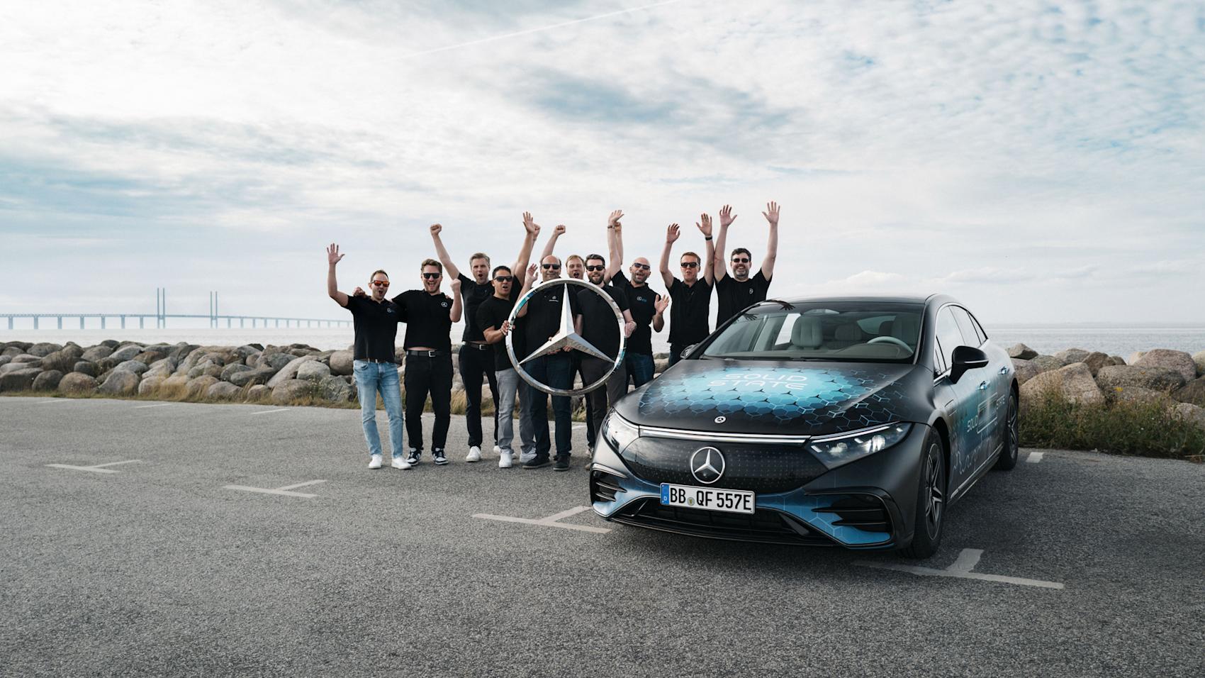 Ett stort team låg bakom körningen. (Foto: Mercedes-Benz)
