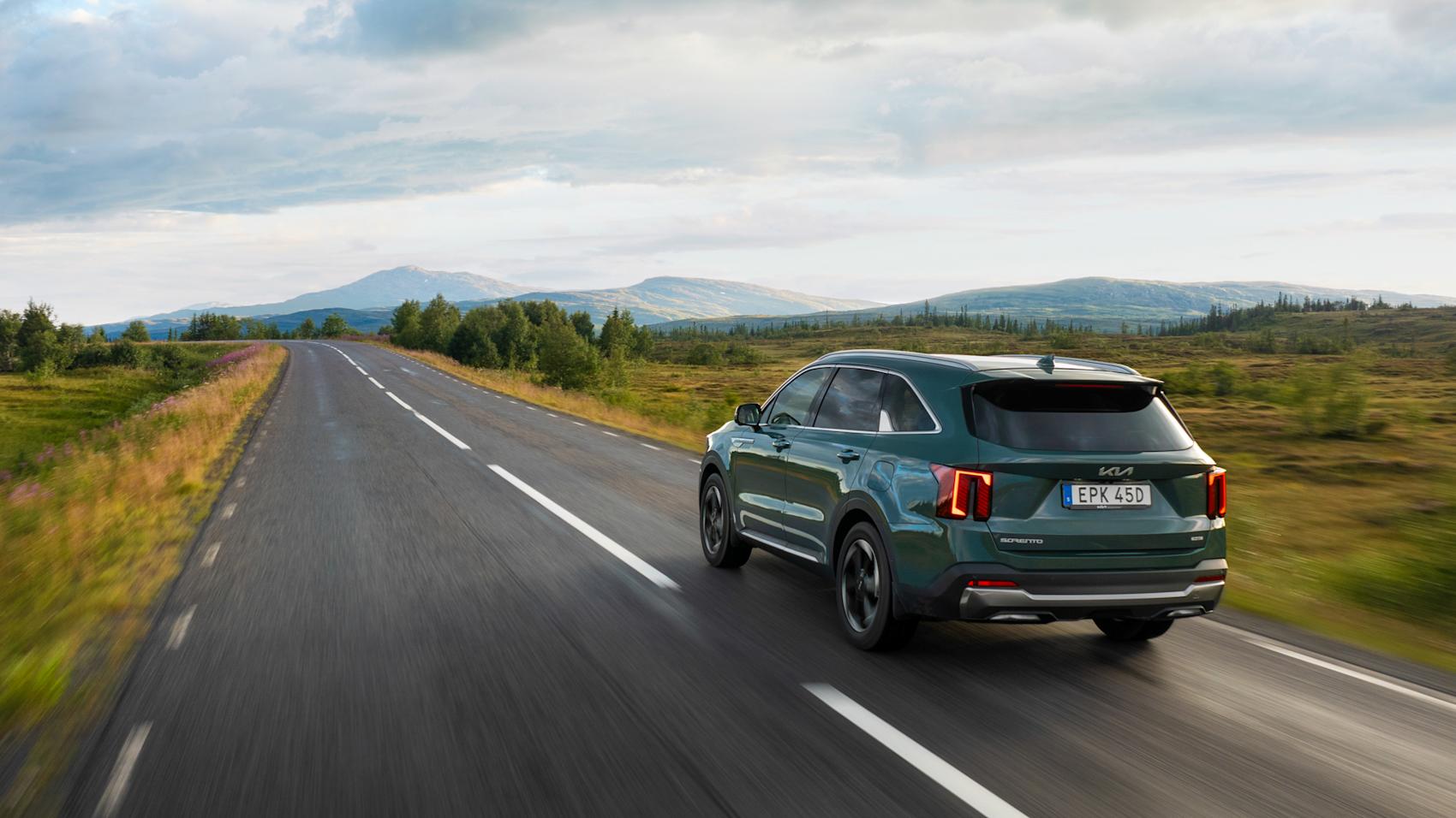 Laddhybrider går som tåget i Sverige. (Foto: Kia)