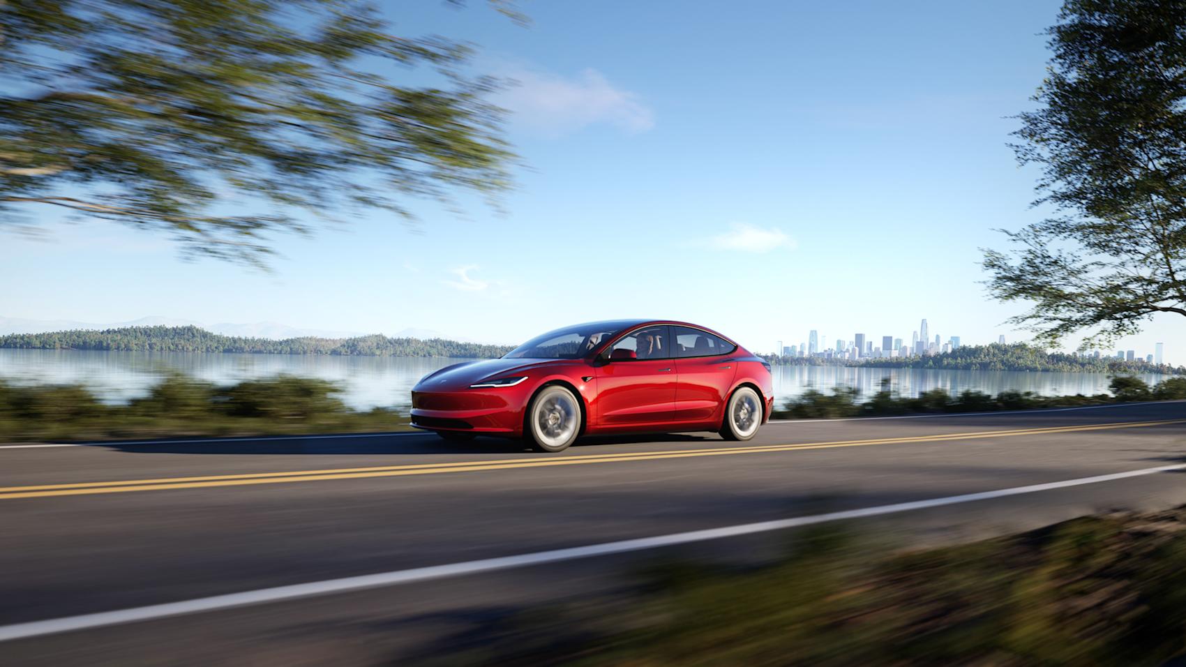 Nya Tesla Model 3 var först ut med den något kontroversiella blinkerslösningen. (Foto: Tesla)