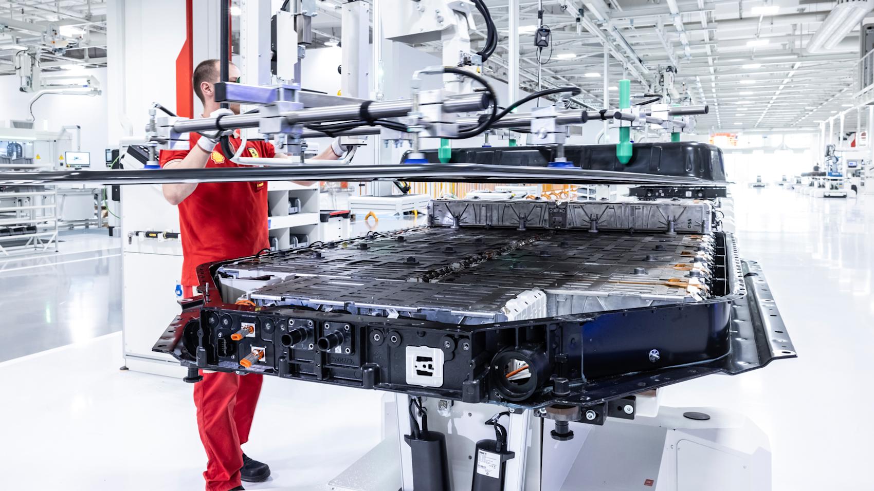 Ferraris första elbil kommer nästa år.