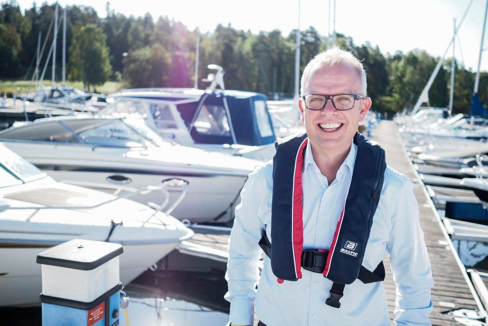 - MYE Å SPARE: Produktdirektør i FINN Motor, Eirik Håstein, sier det kan lønne seg å høre om det er mulig å få med henger til en “pakkepris” når man kjøper brukt båt. (Foto: Caroline Roka/FINN)