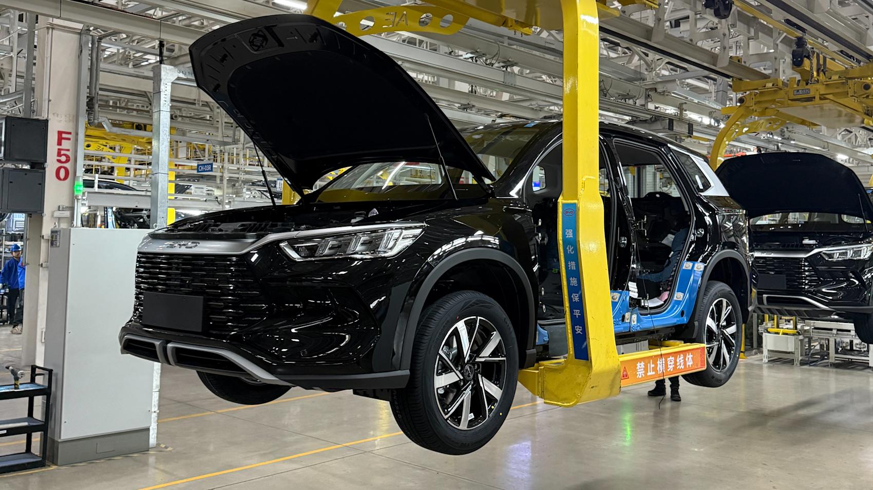 Vi fick se märkets tillverkning på nära hand. (Foto: BYD)