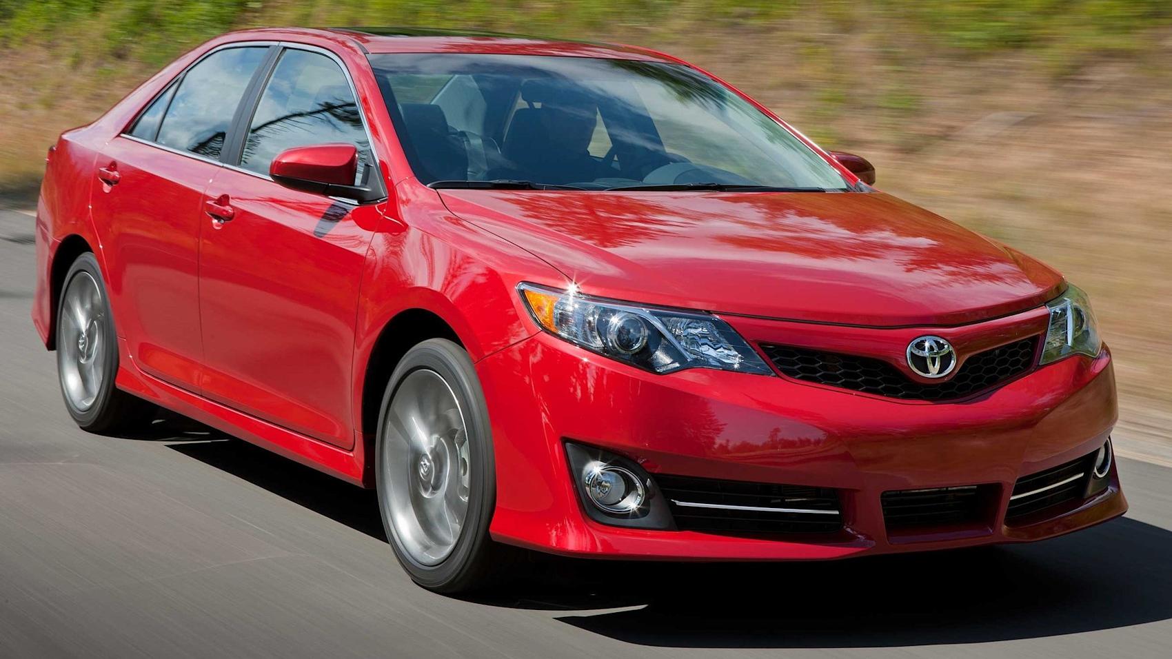 Camry kan fås med en 3,5-liters V6. (Foto: Toyota)