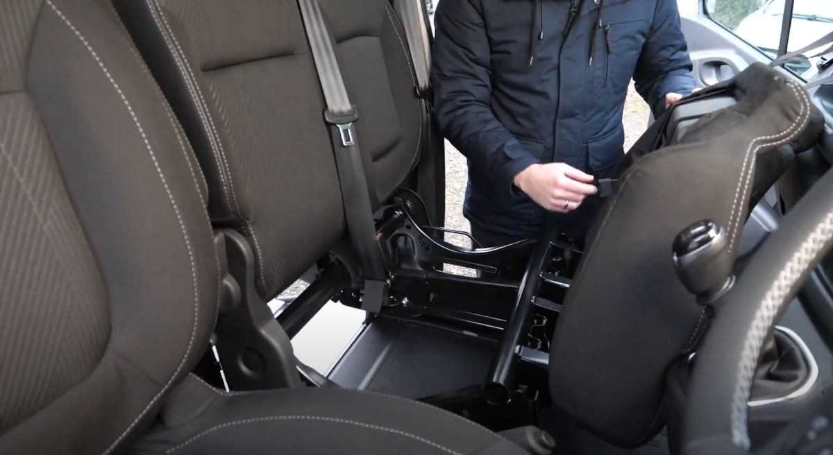 Renault-trafic-under-seat-storage