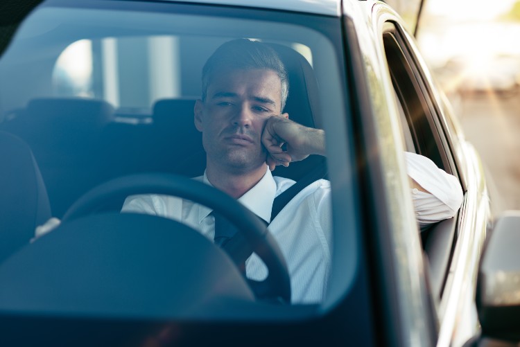 Fatigued-businessman-driving-blog