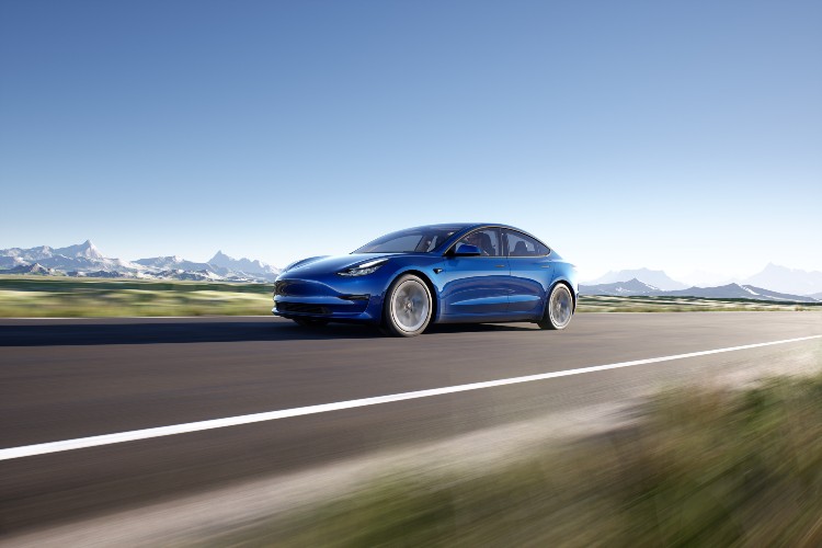 07. fastest-10-evs-2022-no04-tesla-model-3-performance