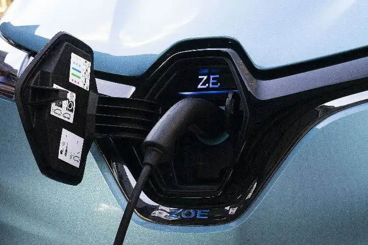 Renault-zoe-charging