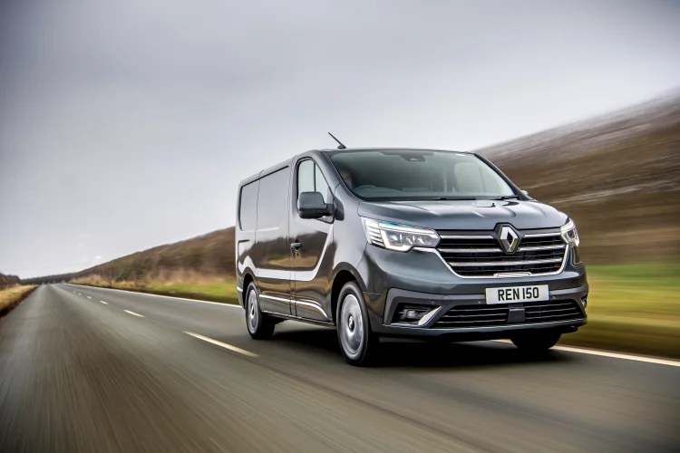 Renault trafic e-tech best medium electric vans