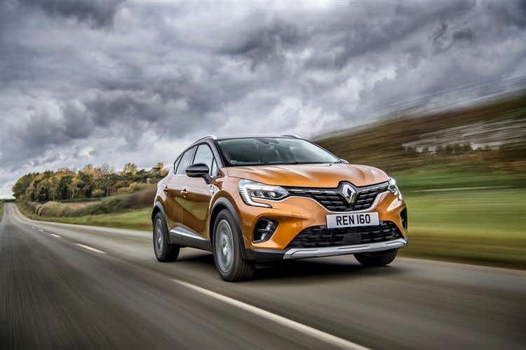 Renault-captur-on-the-road