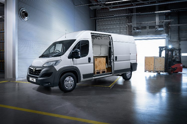 Vauxhall-movano-2022-load