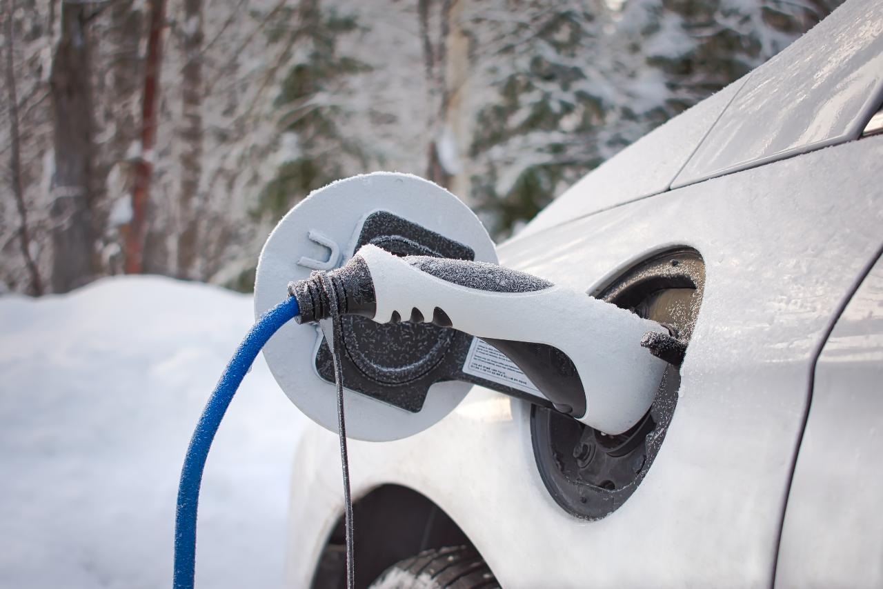 8 tips for electric car winter survival 