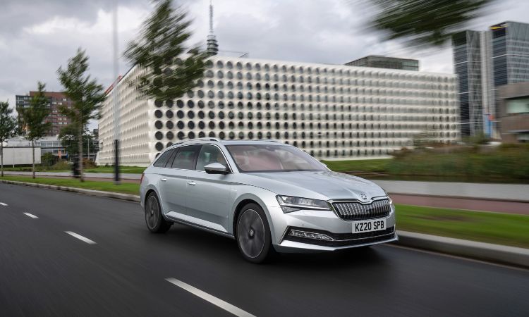 Ri-bootspace-skoda-superb-estate