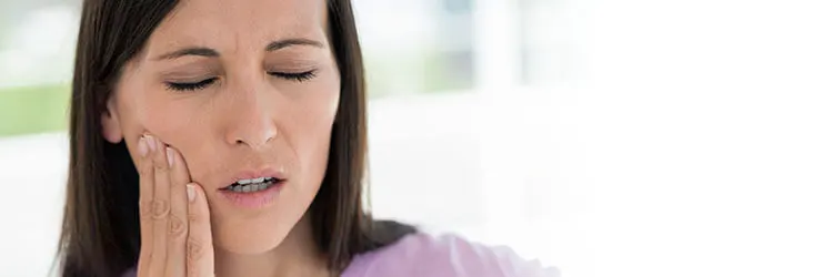 Diş ağrısı: Tedavi, nedenleri ve semptomları article banner