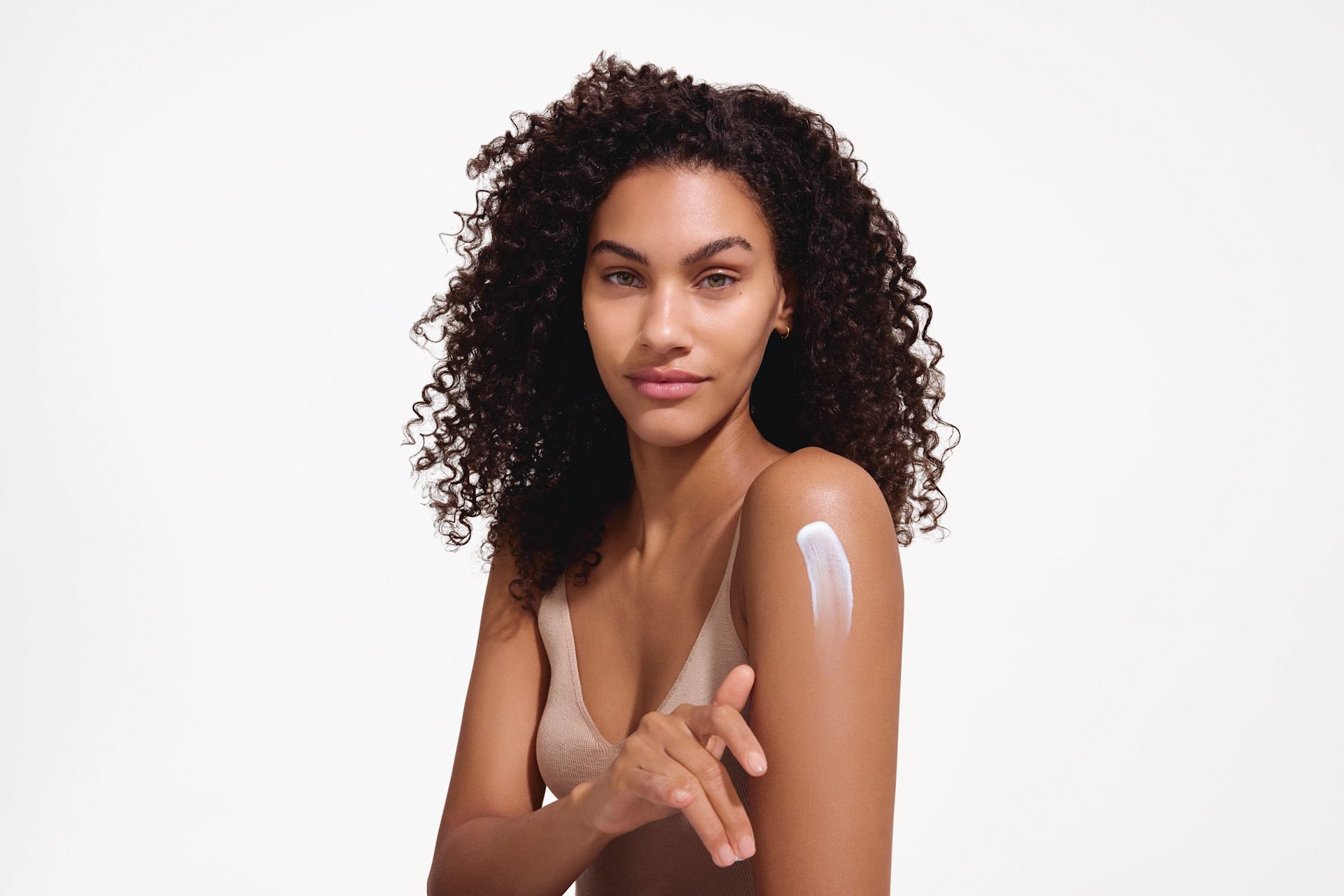 P00135810_Ntg_Still_Sun_Ultra_Sheer_SPF70_Lotion_SWIPE_US_2137_CMYK_r4_TIFF_TIF