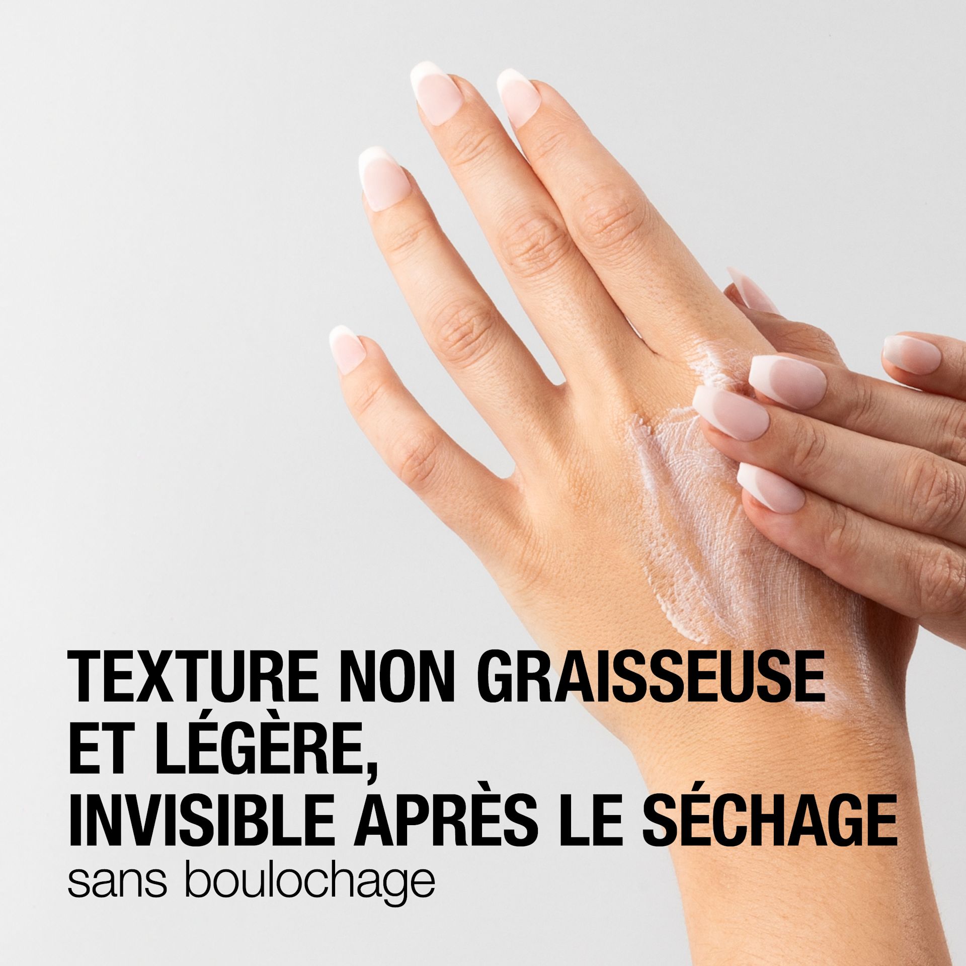 241127 411NTG UG SPFMoisturiser Digital CA FR ML-02 Une femme essaye l’hydratant pour le visage sur sa main