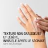 241127 411NTG UG SPFMoisturiser Digital CA FR ML-02 Une femme essaye l’hydratant pour le visage sur sa main