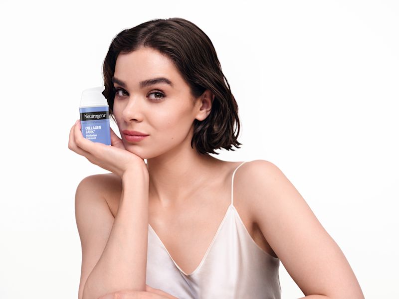Tate McRae applying NEUTROGENA® moisturizer to her face