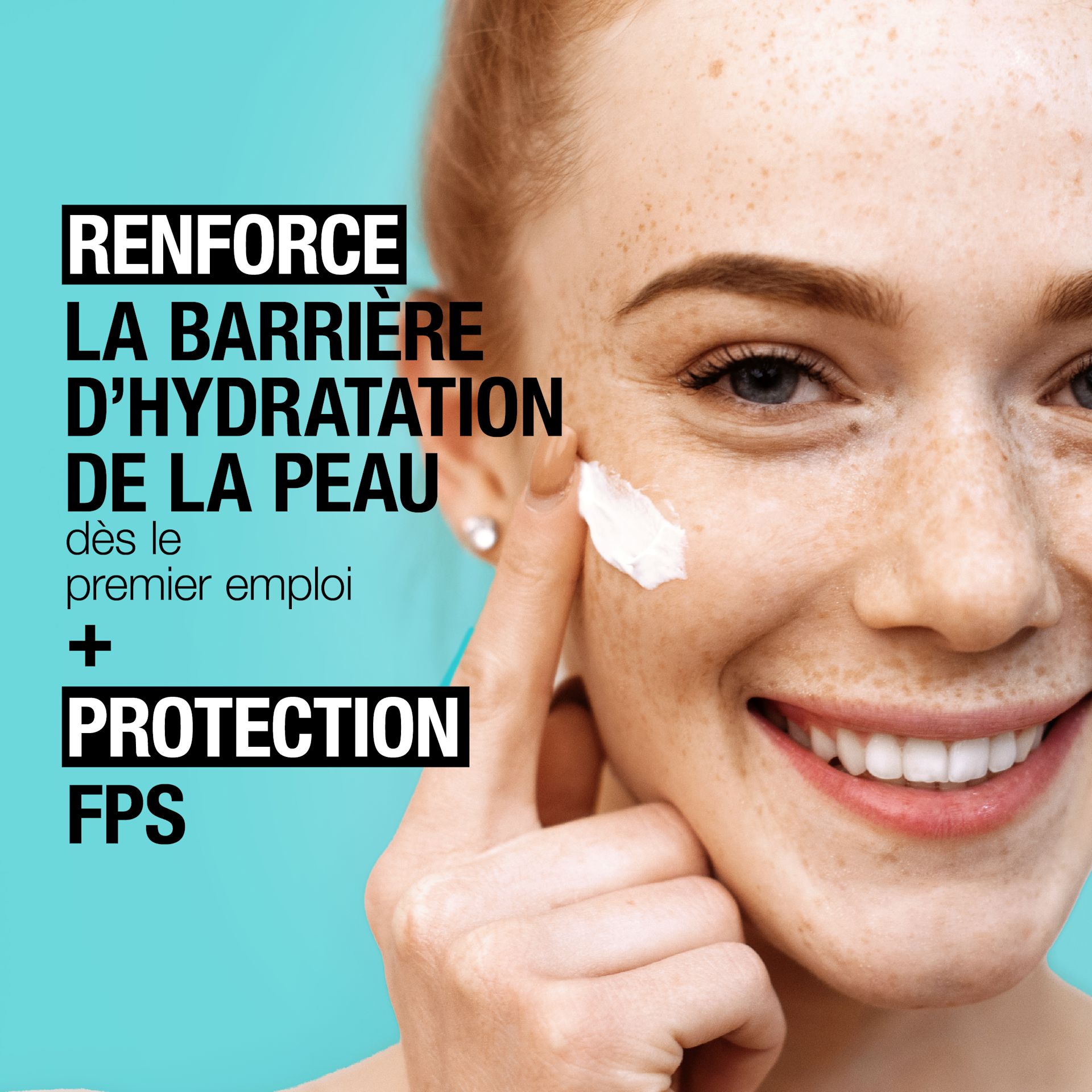 241127 411NTG UG SPFMoisturiser Digital CA FR ML-01 Jeune femme souriante appliquant l’hydratant ultradoux avec FPS 30 Neutrogena® sur son visage