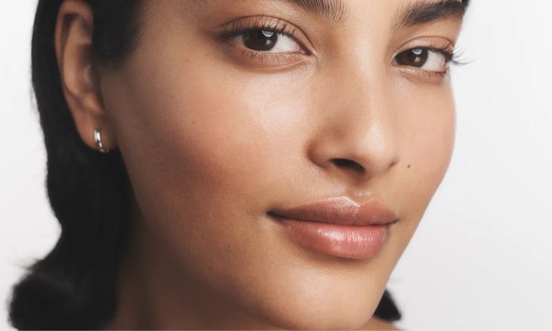 Woman with healthy skin after using Neutrogena® Hydro Boost products