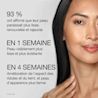 00062600492371 neutrogena rapidw (1) Femme qui se touche le cou et texte disant «93 % ont affirmé que leur peu paraissait plus lisse, renouvelée et rajeunie»