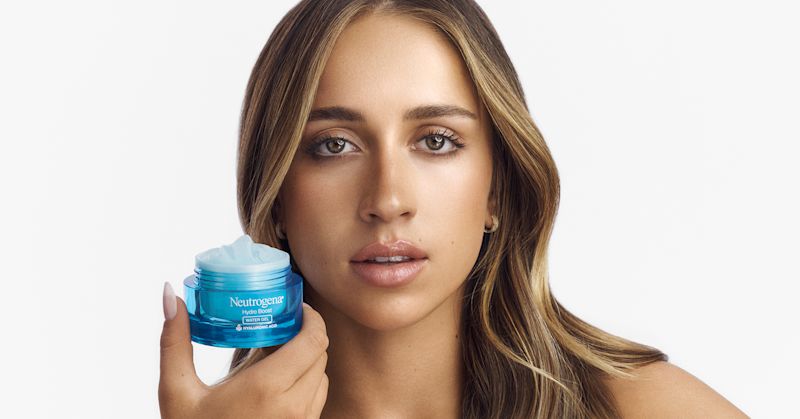 SHOT13_TATE_WATERGEL_11198_R4_2400x1256