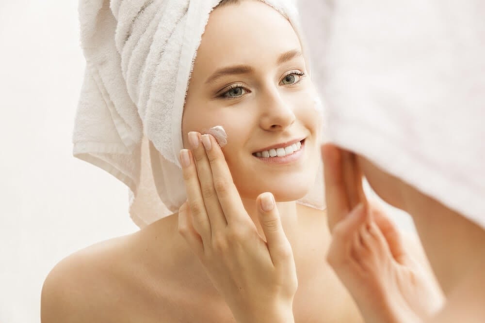 Glicerina per la pelle: perché la glicerina è la tua nuova difesa contro la pelle secca - Hero Image - Neutrogena - it-IT