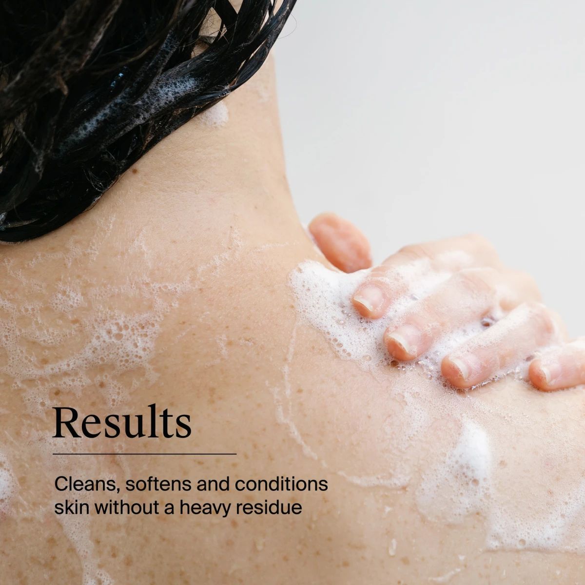 NA_US_NTG_Rainbath Replenishing Shower and Bath Gel Ocean Mist_ATF_SI_004.webp