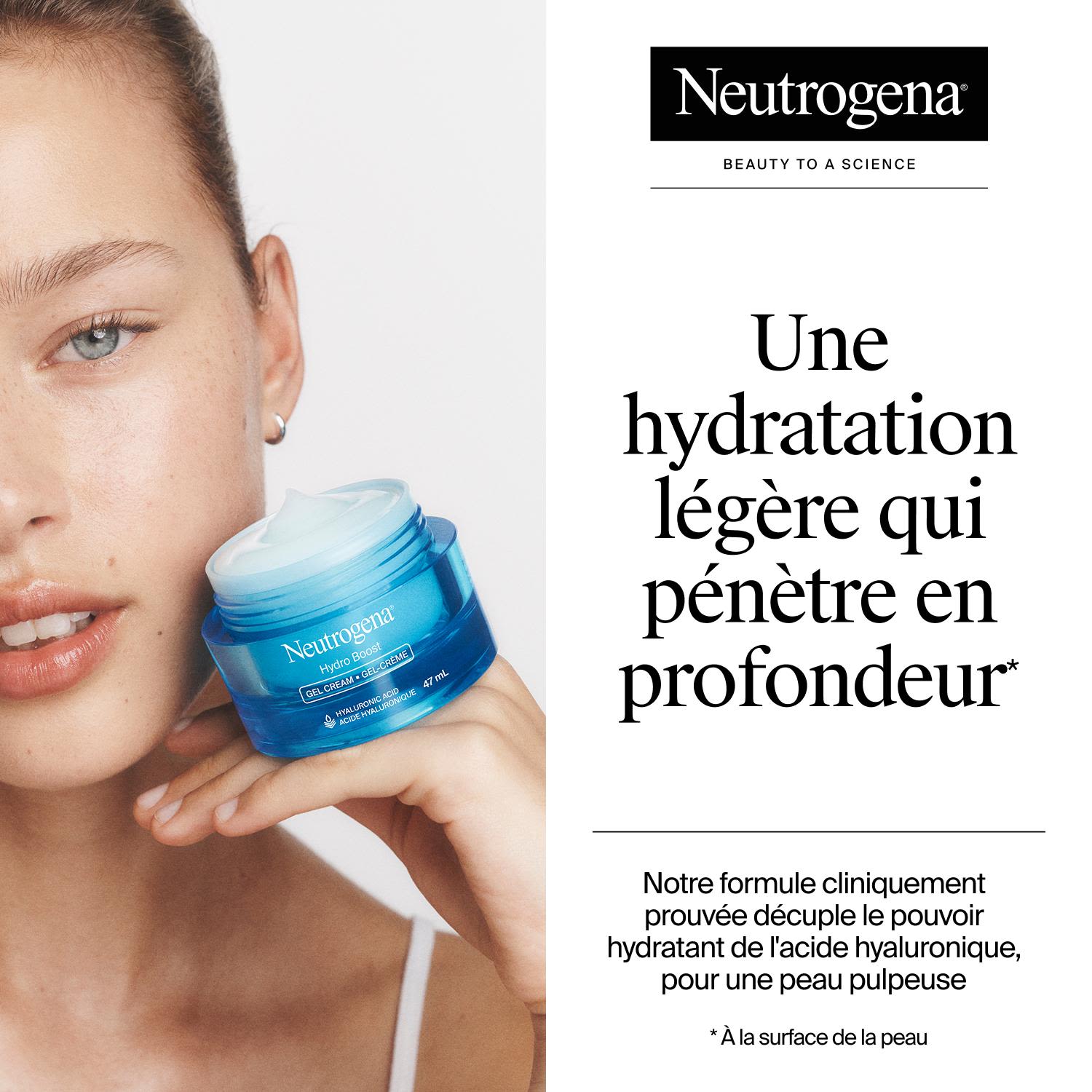 Femme tenant un pot ouvert de gel-crème Neutrogena Hydro Boost, montrant un hydratant léger pour une hydratation en profondeur