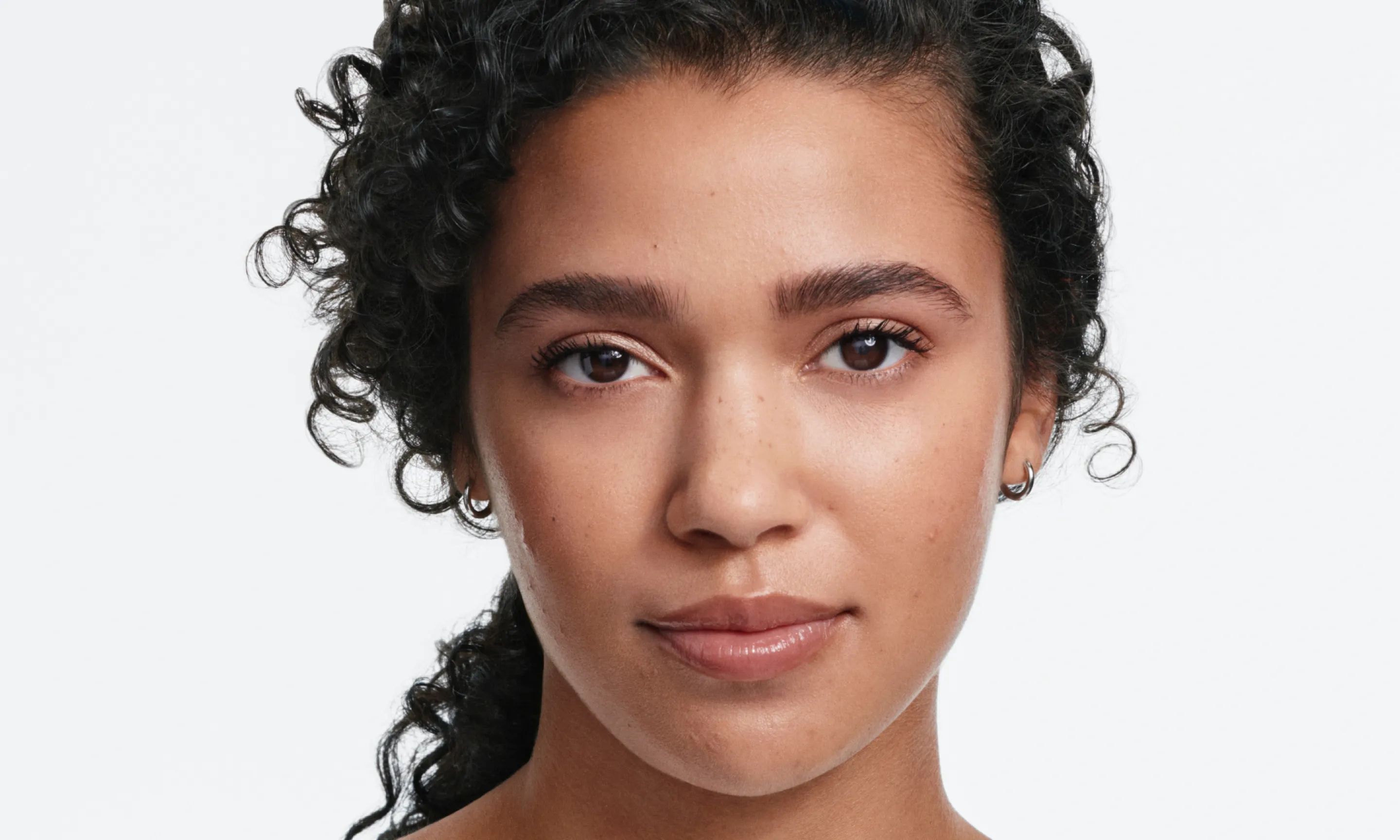 Woman with clear skin after using Neutrogena® Evenly Clear™ Facial Retinoid