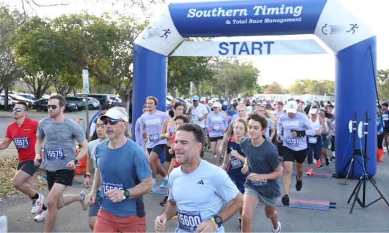 Runners beginning the Miles for Melanoma 5k run/walk