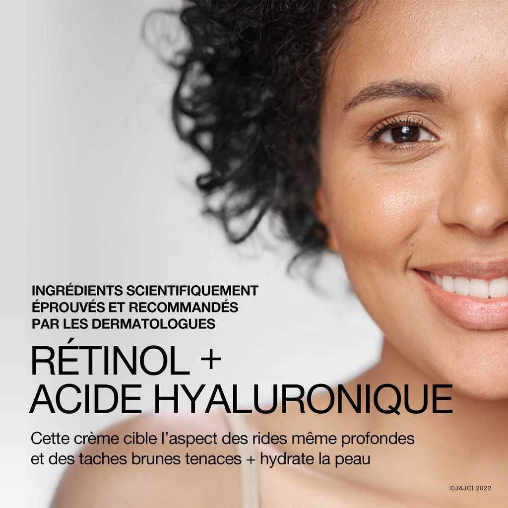 00062600492371 neutrogena rapidw (2) Femme qui sourit et texte disant «Ingrédients scientifiquement éprouvés et recommandés par les dermatologues : rétinol et acide hyaluronique»