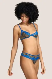 Salesbook image with head | Andres Sarda