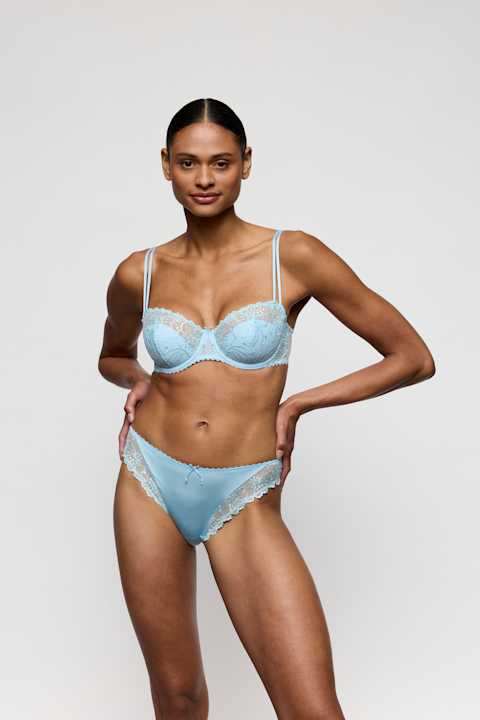 Salesbook image with head | Marie Jo