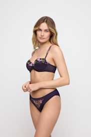 Salesbook image with head | Marie Jo