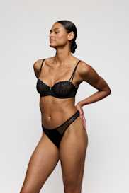 Salesbook image with head | Marie Jo