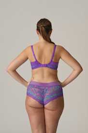 Salesbook image with head | Primadonna