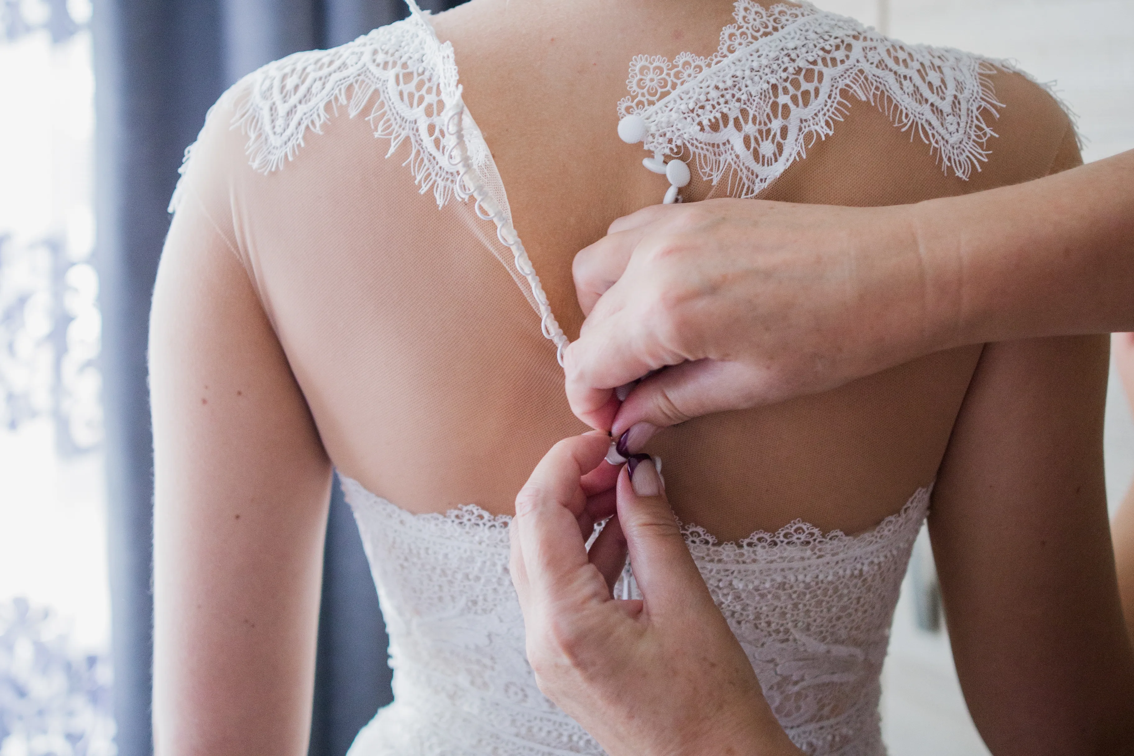 Welche Dessous tragen Sie unter einem rückenfreien Brautkleid?