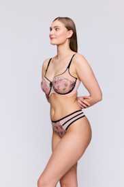 Salesbook image with head | Primadonna